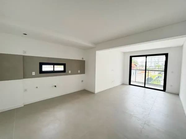 Apartamentos com suíte e demi-suítes a 450m da praia em Balneário Piçarras