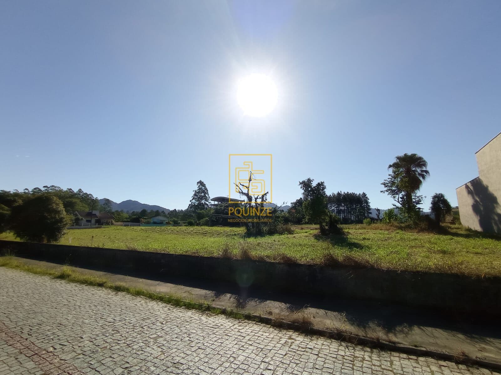 Terrenos amplos no bairro das Nações