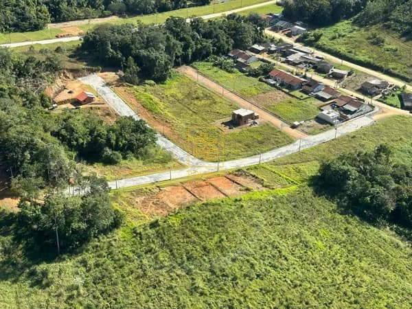 Terreno amplo e bem localizado em Rio dos Cedros