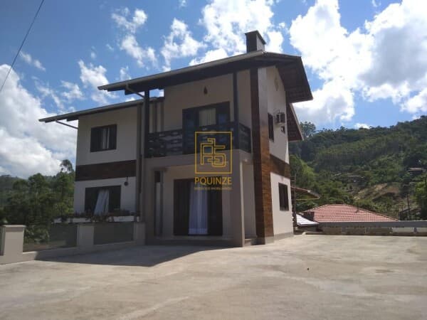Linda casa de alto padrão - Benedito Novo