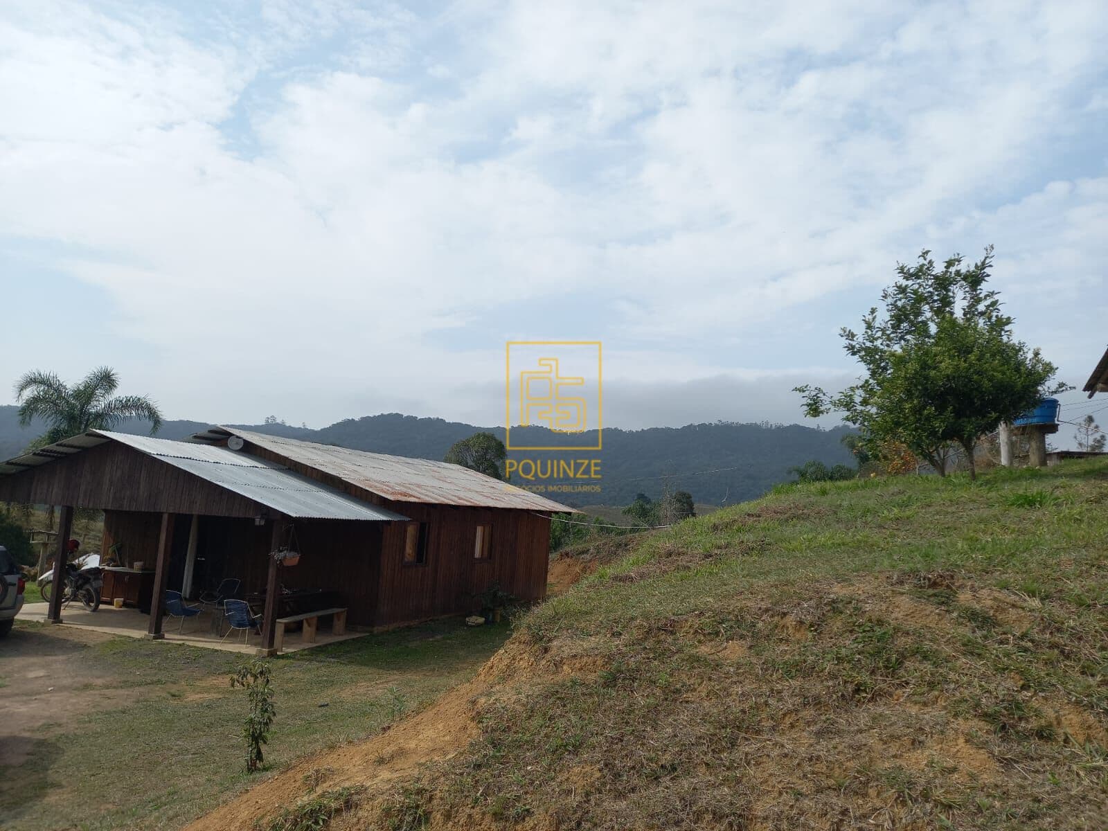 Encantador Terreno Rural com Casa e Lago em Rio dos Cedros