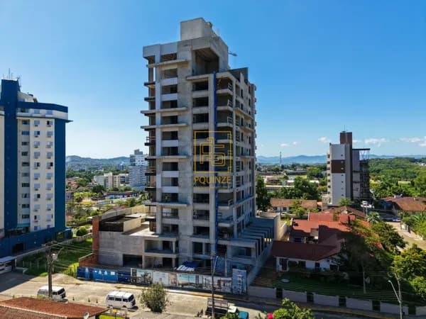 Apartamento com 2 suítes a poucos passos do centro em Timbó