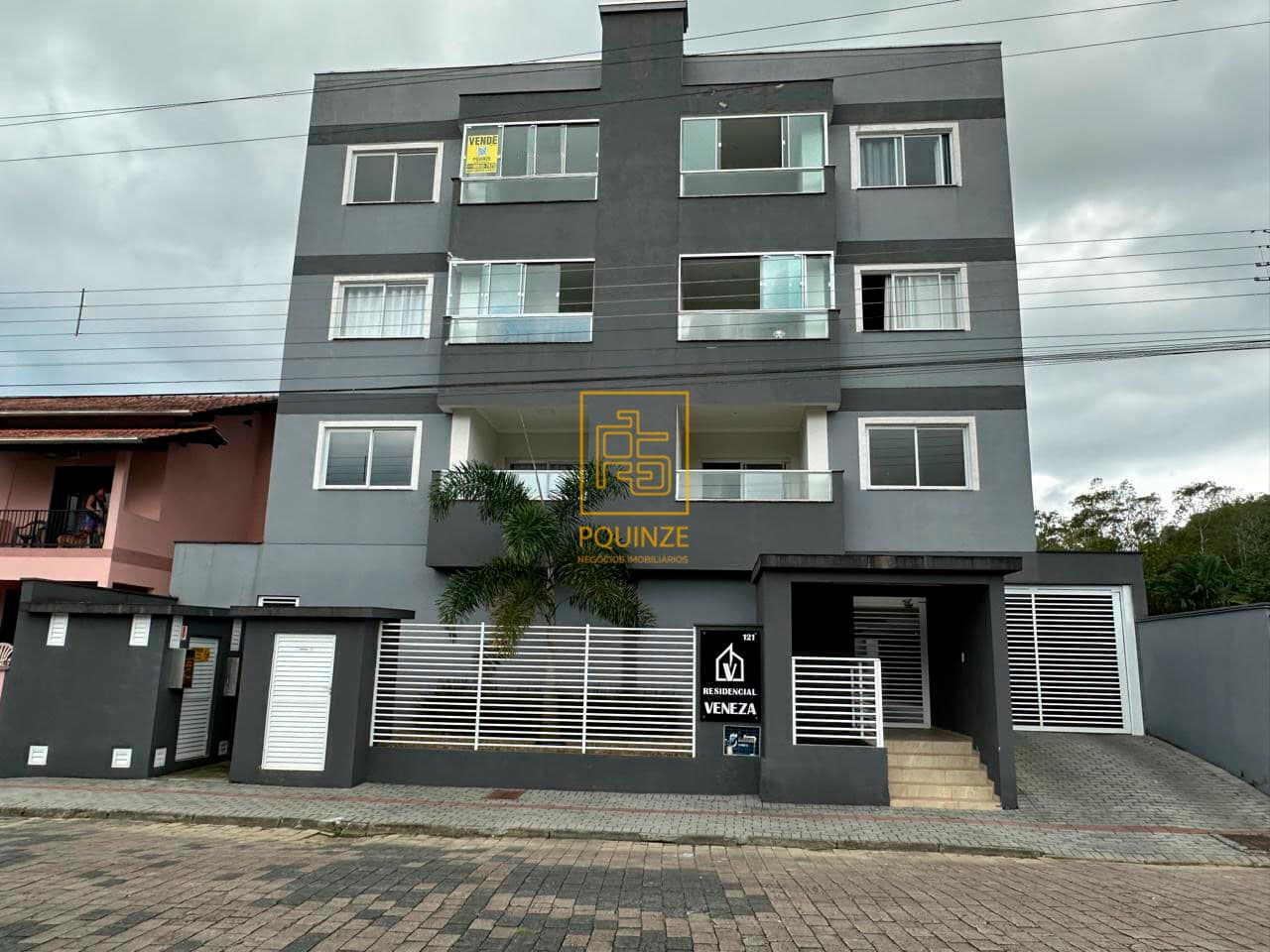 Apartamento semimobiliado próximo ao Centro