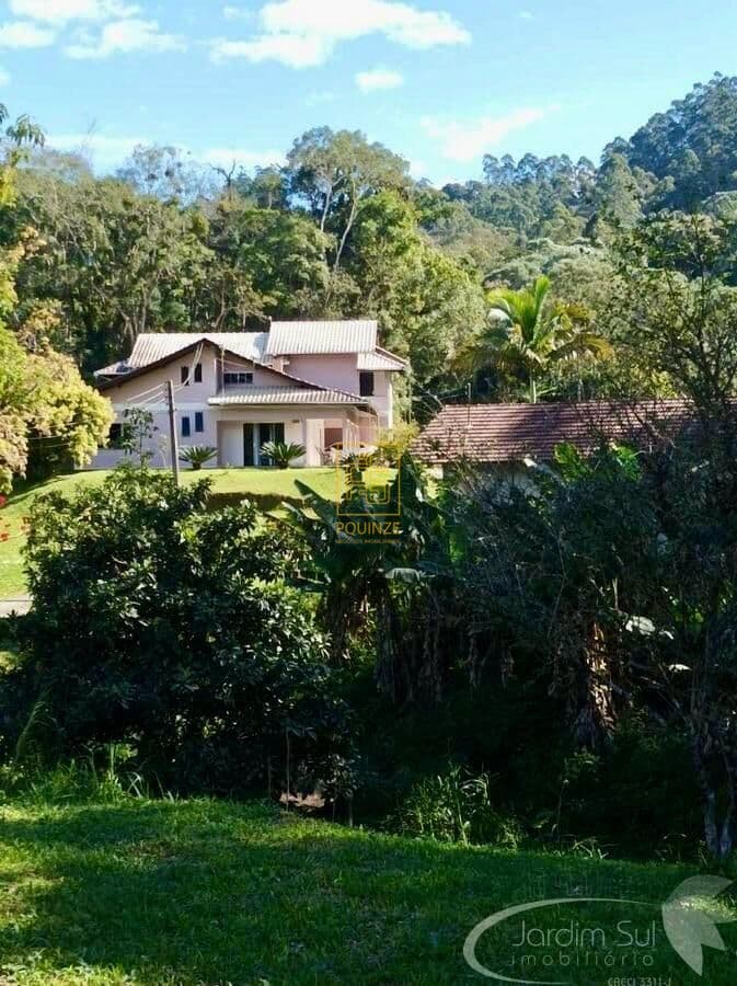 Amplo sítio em Rio do Sul com potencial de renda extra