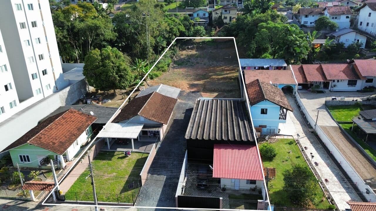 Imóvel completo com casa, kitnets e galpão no bairro Quintino