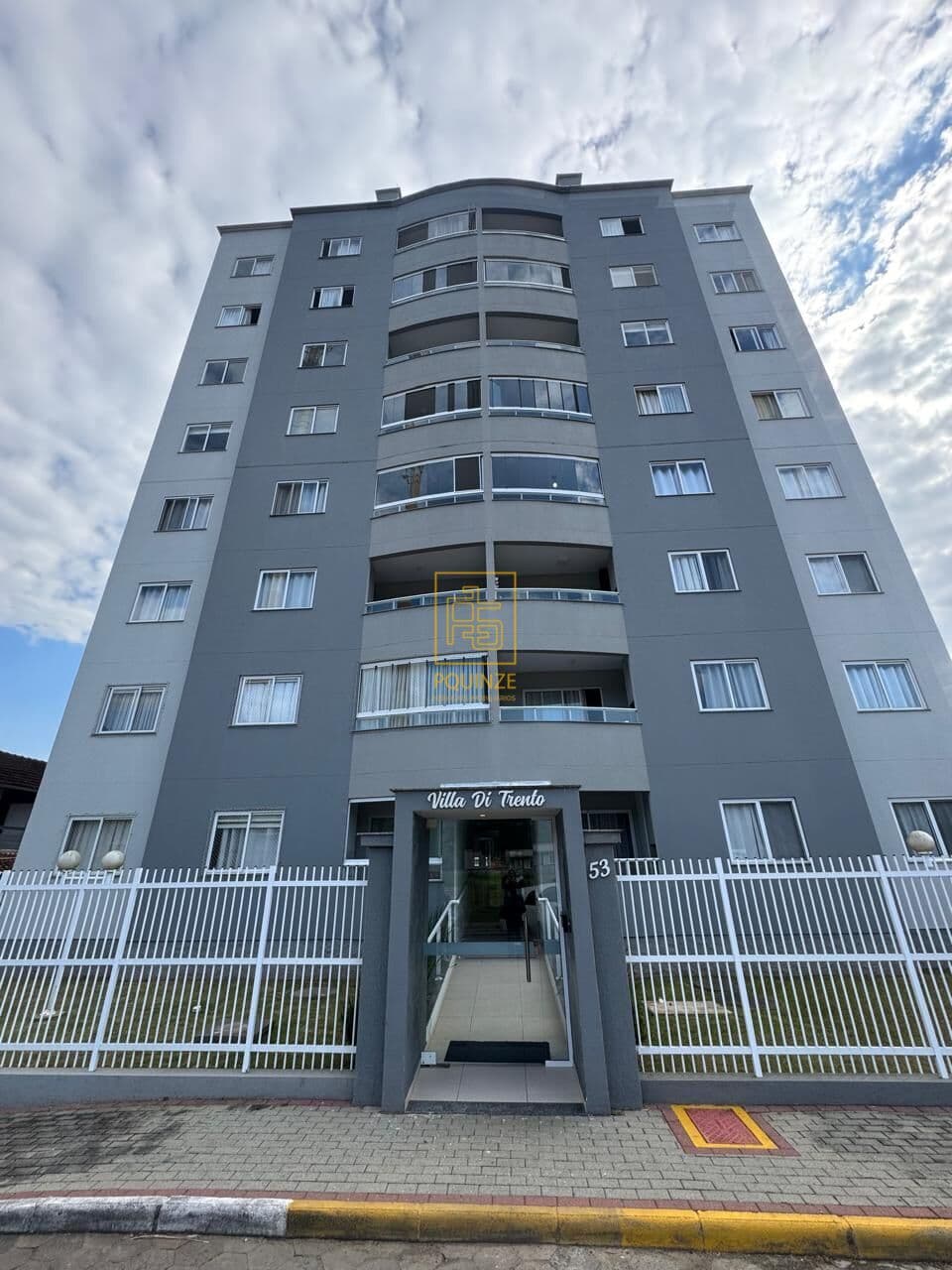Apartamento semi mobiliado no centro de Rodeio