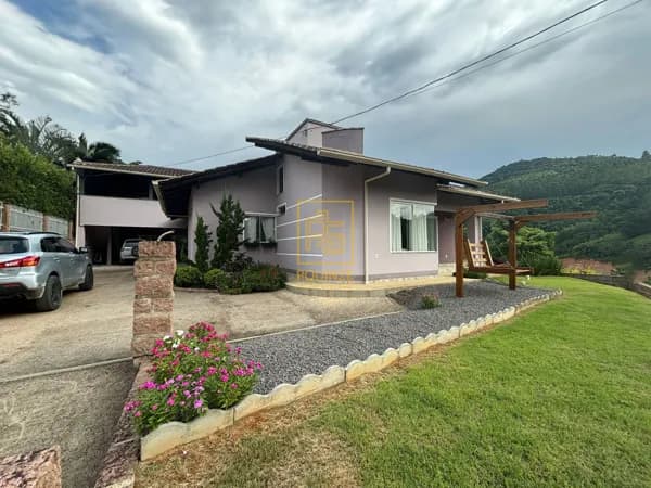 Belíssima casa no centro de Benedito Novo