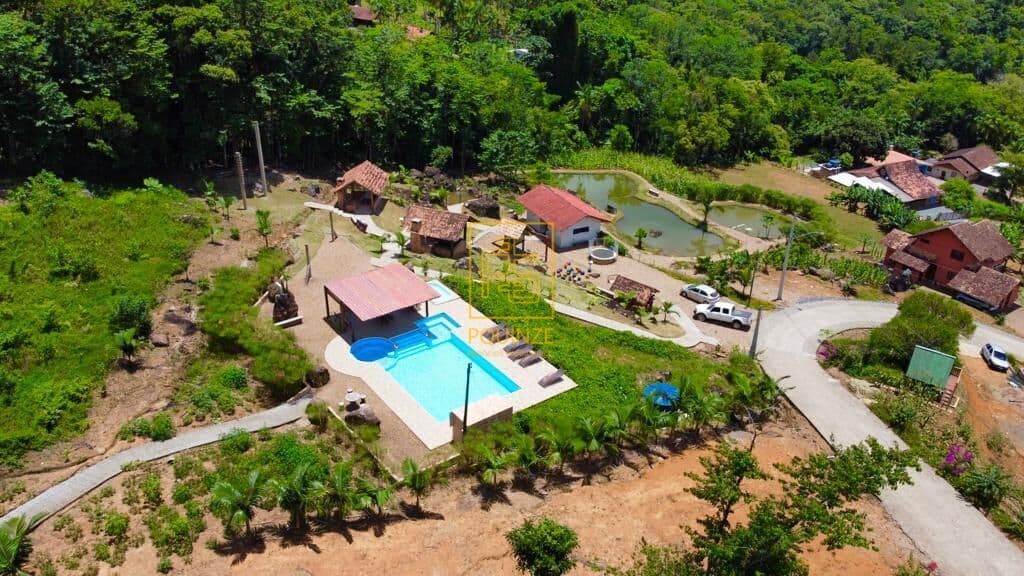 TERRENO EM CONDOMINIO FECHADO ESTILO SITIO! PRONTO PARA CONSTRUIR