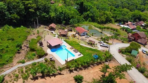 TERRENO EM CONDOMINIO FECHADO ESTILO SITIO! PRONTO PARA CONSTRUIR
