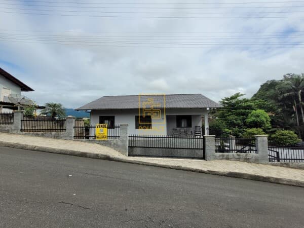 Casa com potencial de investimento no bairro Quintino/Timbó