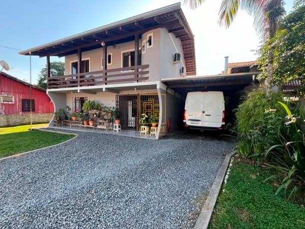 Casa de 4 dormitórios no bairro Imigrantes