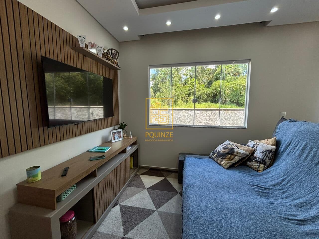 Casa semi mobiliada e com amplo terreno em Indaial