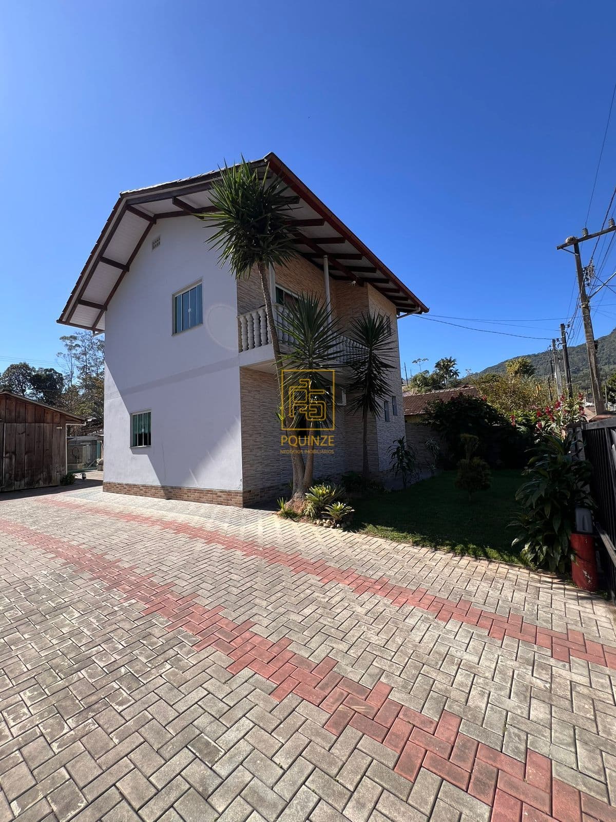 Casa com 2 pavimentos e amplo espaço em Rodeio 12