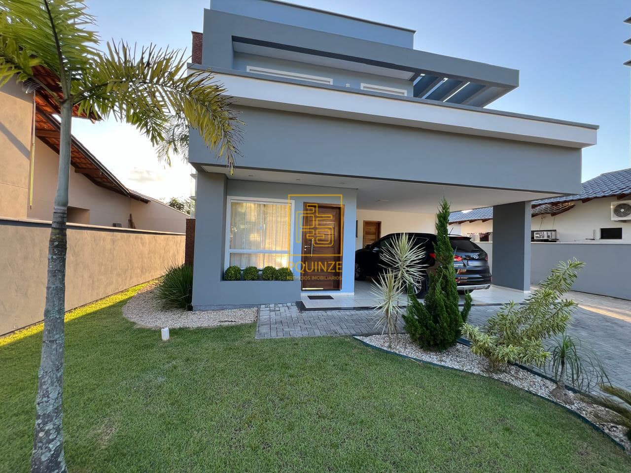 Espaço, conforto e lazer em uma belíssima casa semi mobiliada em Timbó.