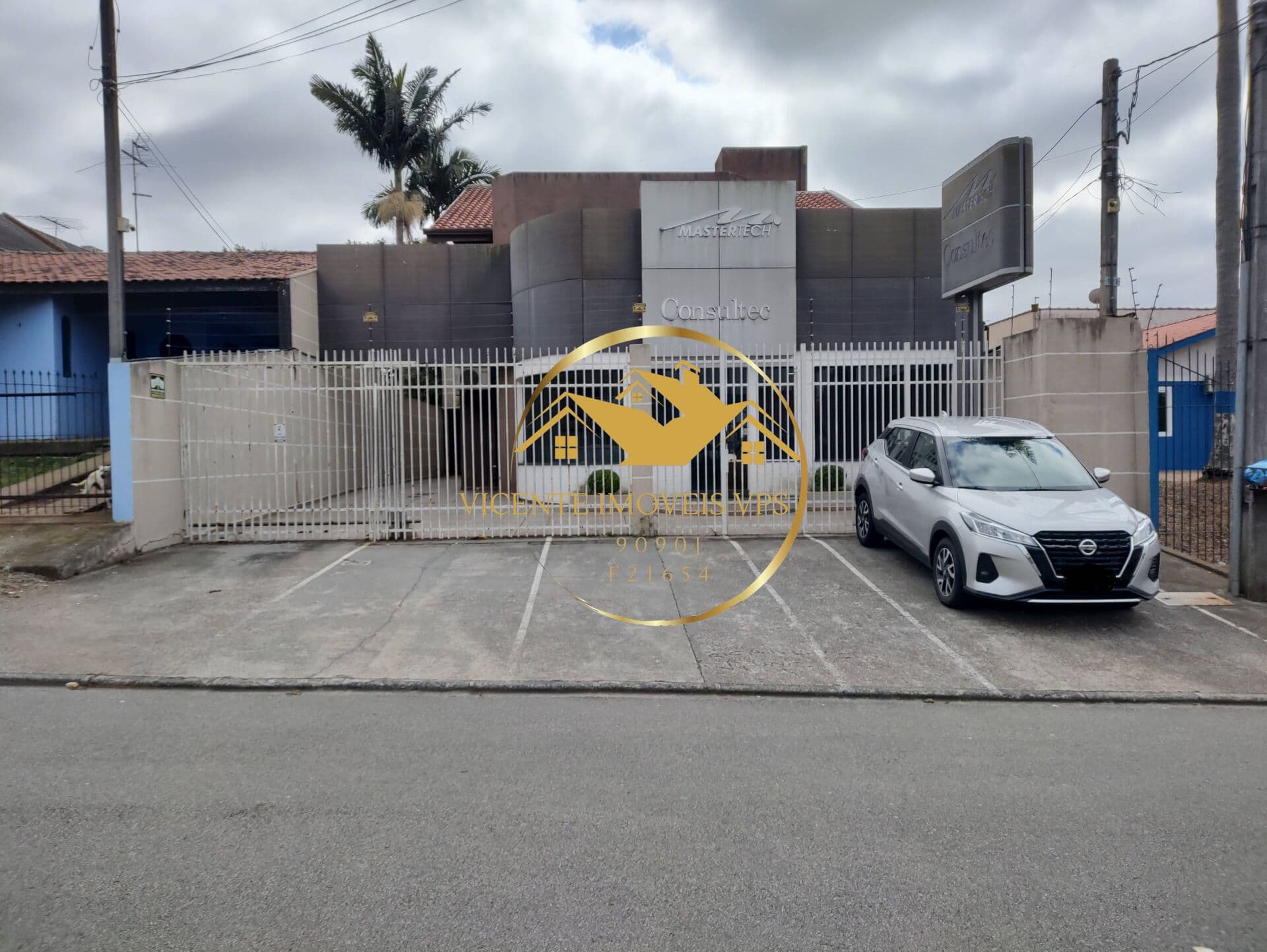 Casa comercial a venda em Curitiba
