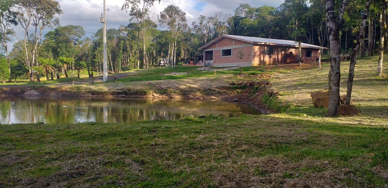 🌅 Sítio no topo de montanha com vista Espetacular! Onde a natureza reina e a vista deslumbra.