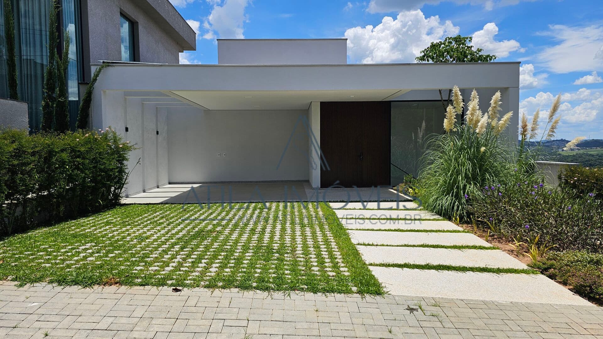 🏡 Casa Nova com Vista Privilegiada no Reserva Santa Anna Apresentamos uma oportunidade única no Condomínio Reserva Santa Anna, em Santana de Parnaíba — uma residência nova, imponente e posicionada em um dos pontos mais altos do condomínio, proporcionand