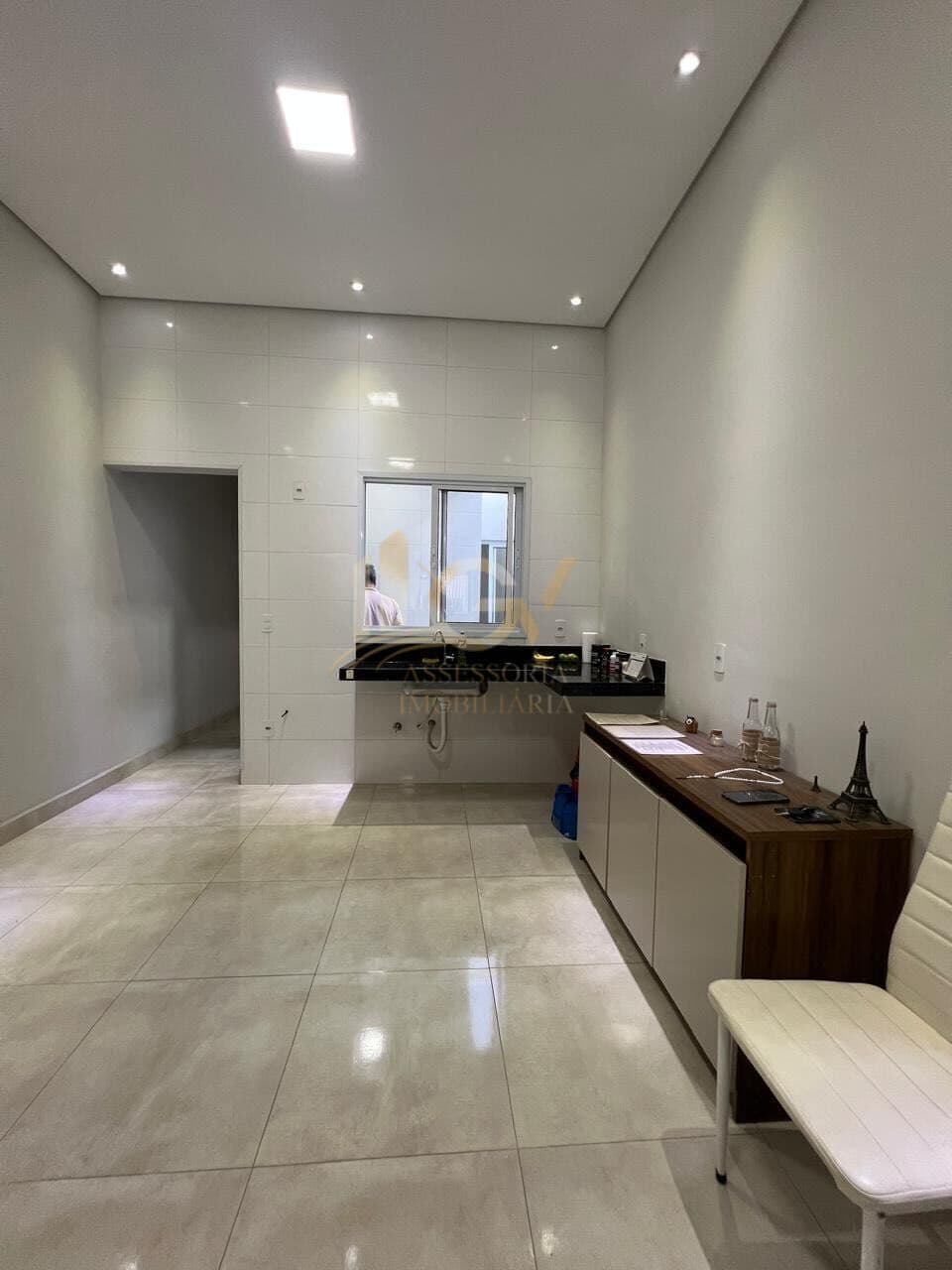 Casa Nova com Suíte, Garagem Coberta e Acabamento Impecável