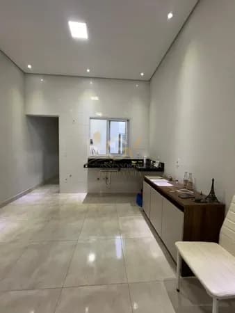 Casa Nova com Suíte, Garagem Coberta e Acabamento Impecável