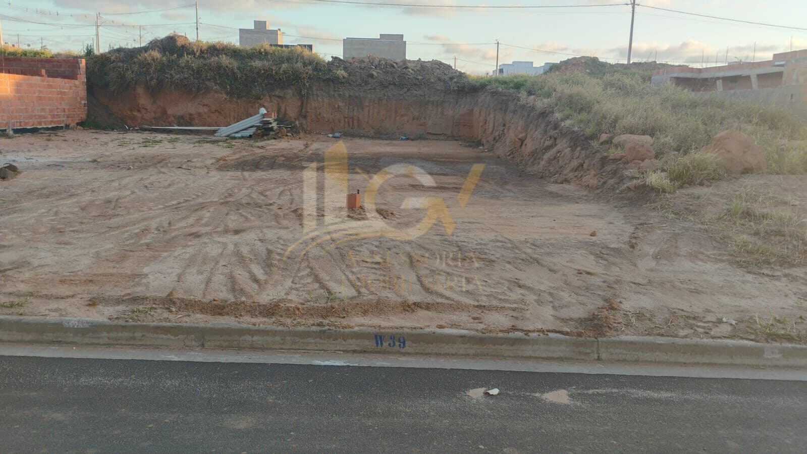 Terreno para venda no Jd Bom Sucesso!!