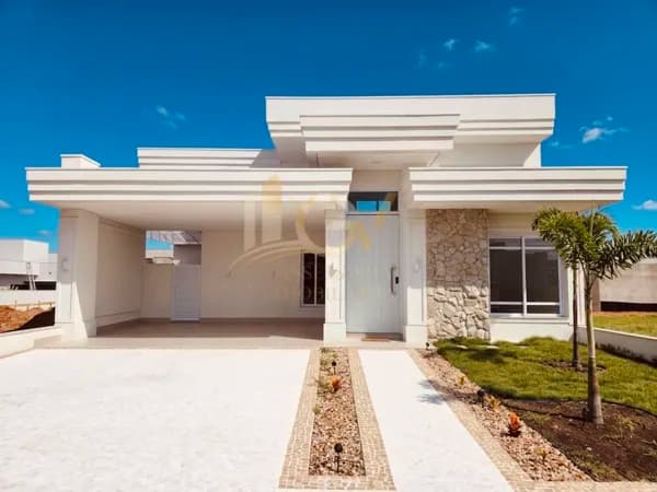 Casa Neoclássica em condomínio