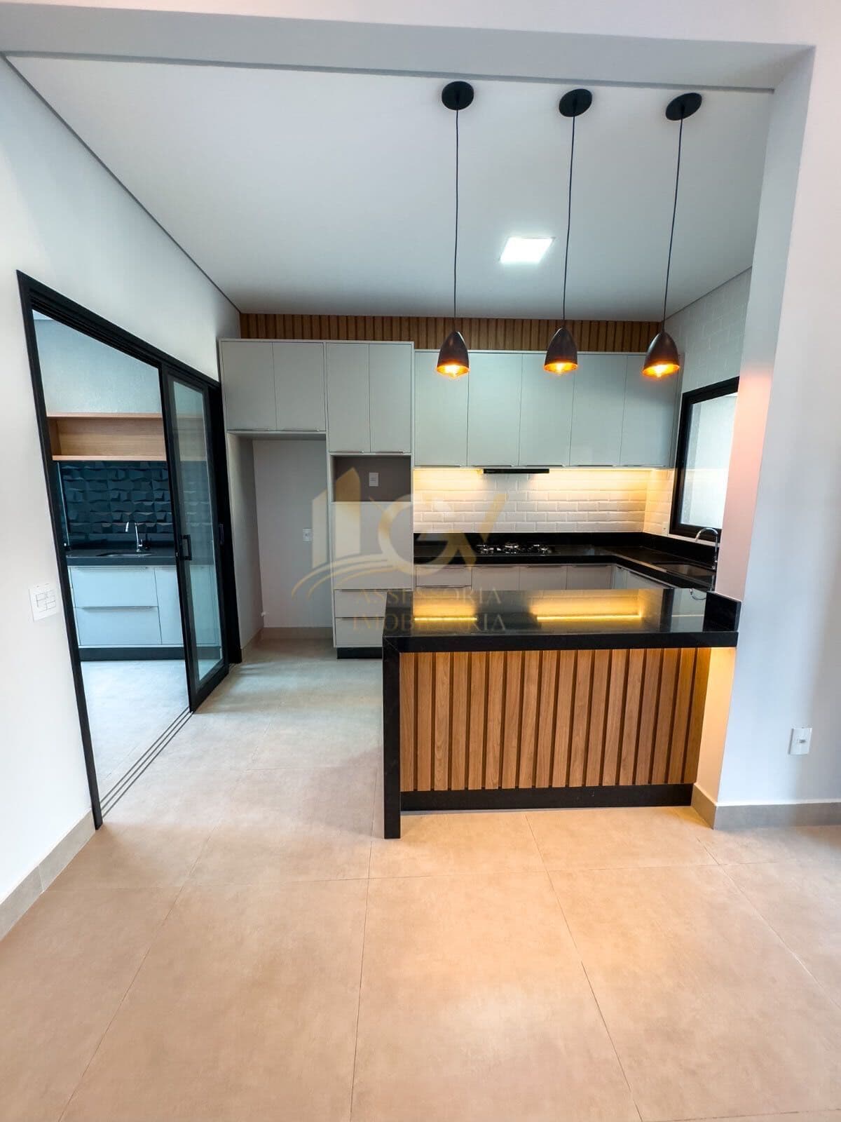 🏡 Casa moderna com 3 dormitórios e suíte com pé-direito duplo