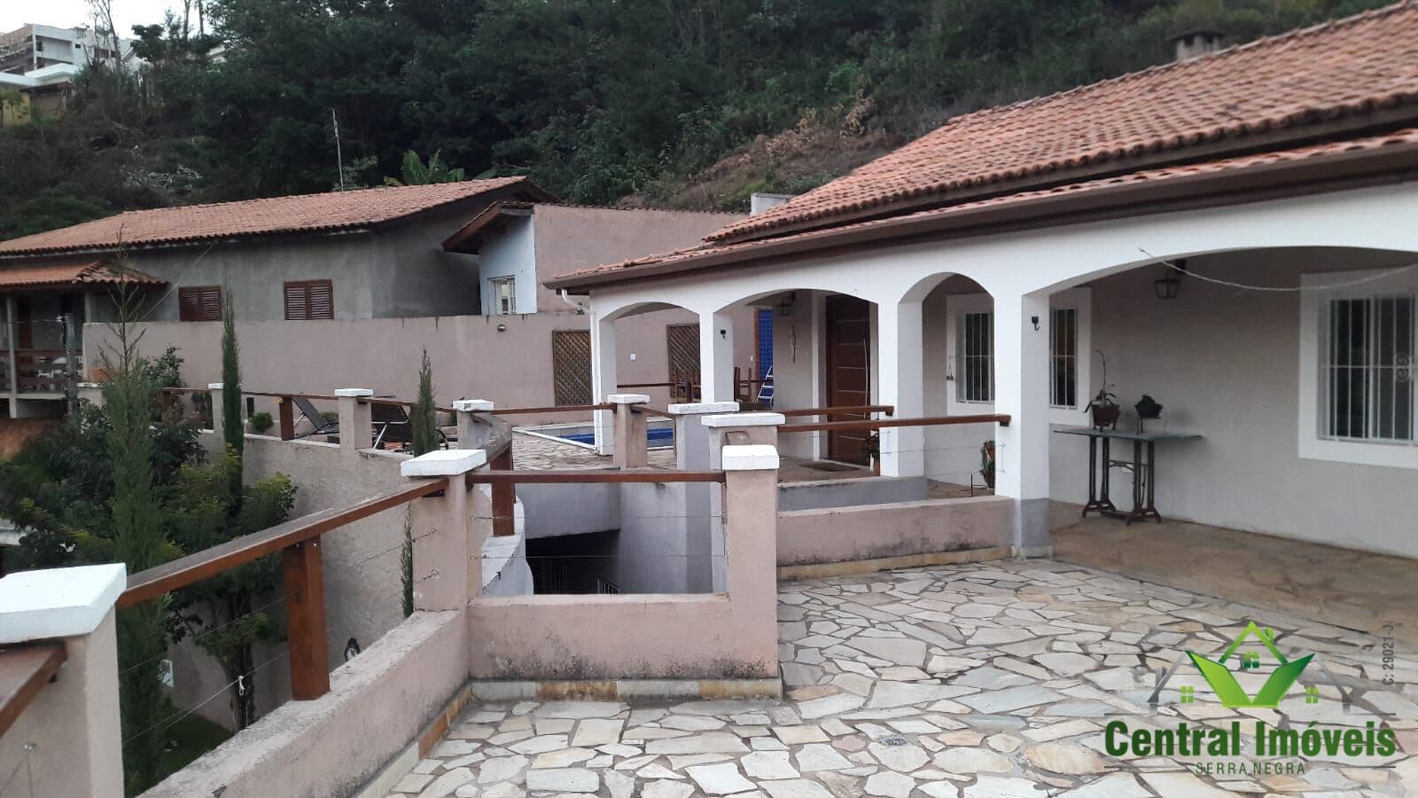 Casa à venda no bairro Santa Maria com piscina - Serra Negra/SP