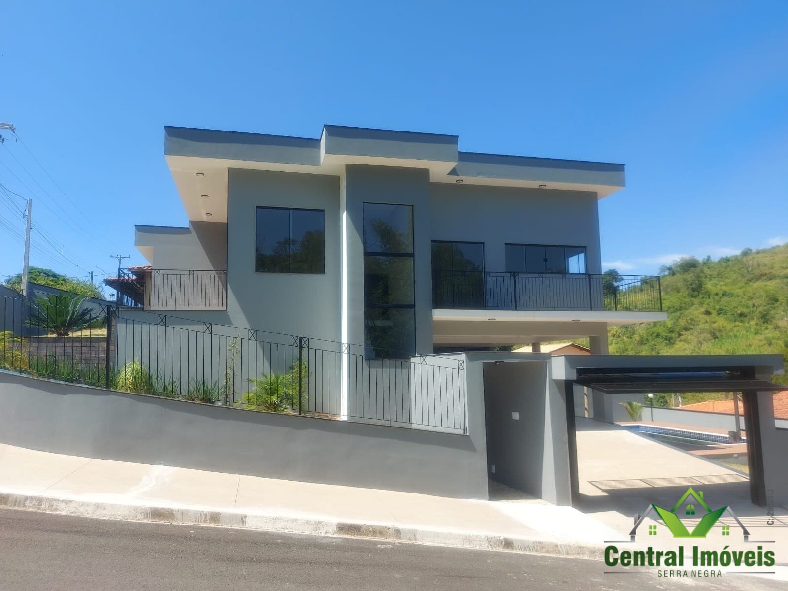 Casa alto padrão à venda no bairro Suiza Park - Serra Negra/SP