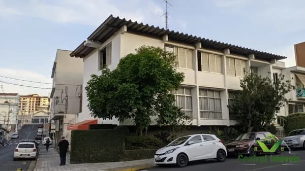 Casa à venda no Centro - Serra Negra/SP