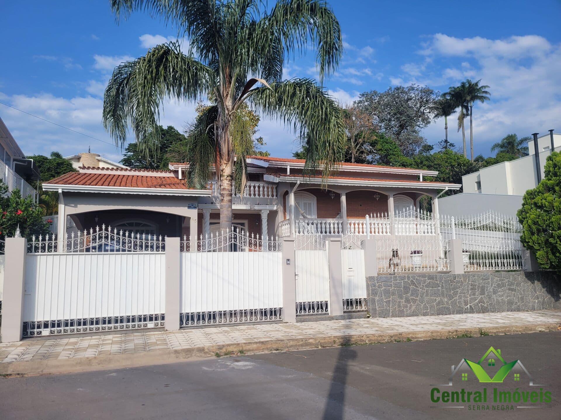 Casa Alto Padrão à venda no bairro Estância Suíça - Serra Negra/SP