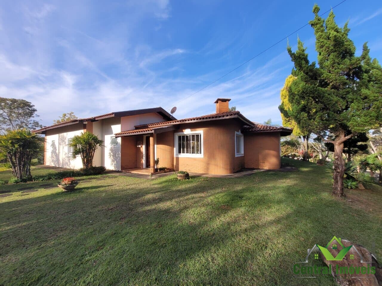 Casa alto padrão à venda condomínio fechado - Serra Negra/SP