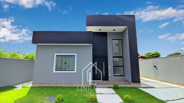 Casa moderna à venda em Itaipuaçu.