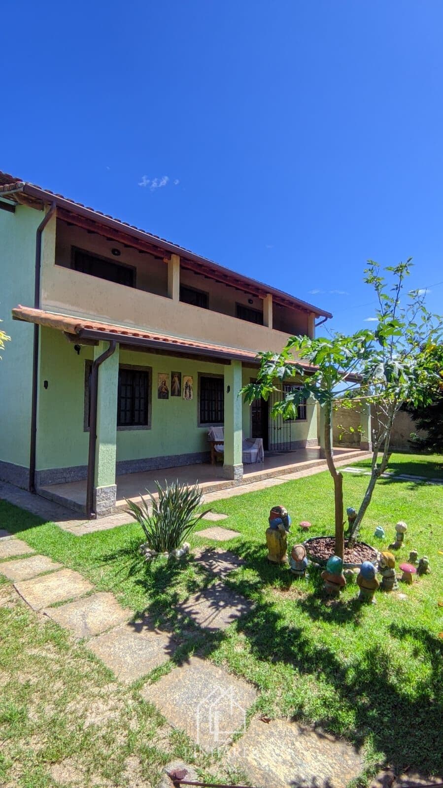 Casa duplex mobiliada para locação no Jardim Atlântico Leste.