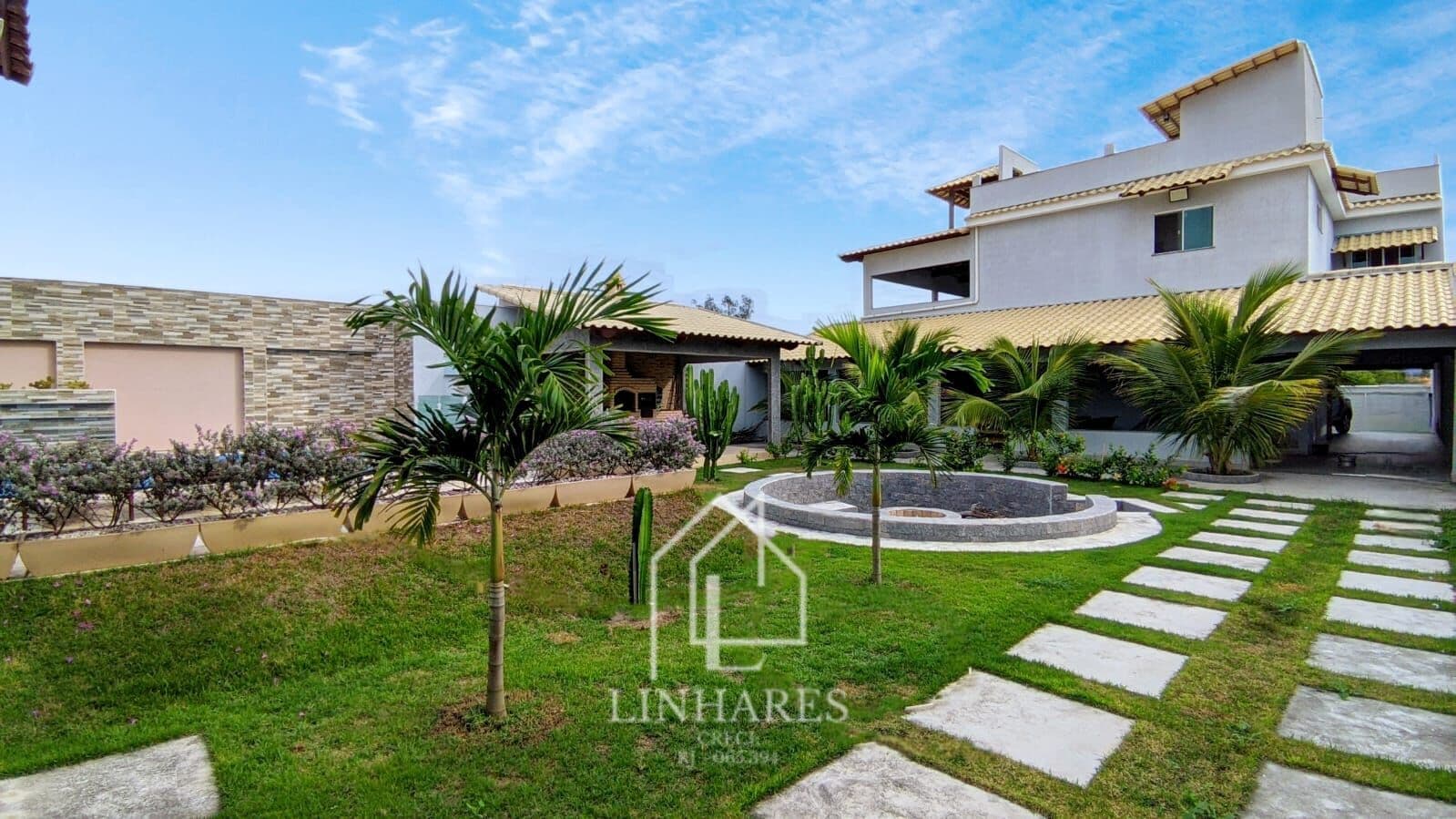 Casa altíssimo padrão com vista para o mar.