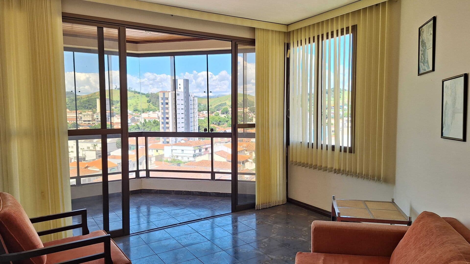 Apartamento à venda no Centro em Guaratinguetá/SP
