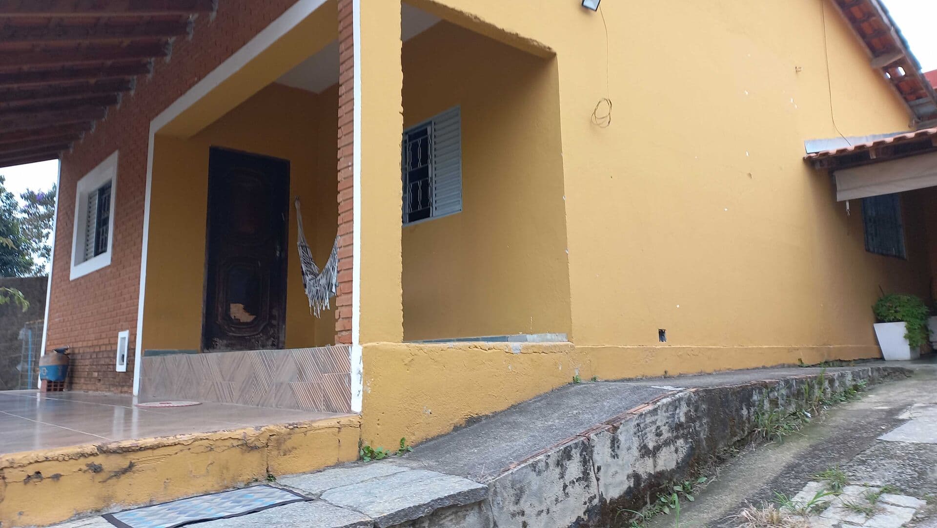 Casa à venda em Guaratinguetá - Clube dos 500
