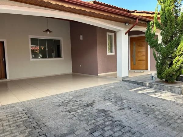 Casa à venda no Portal das Colinas em Guaratinguetá/SP