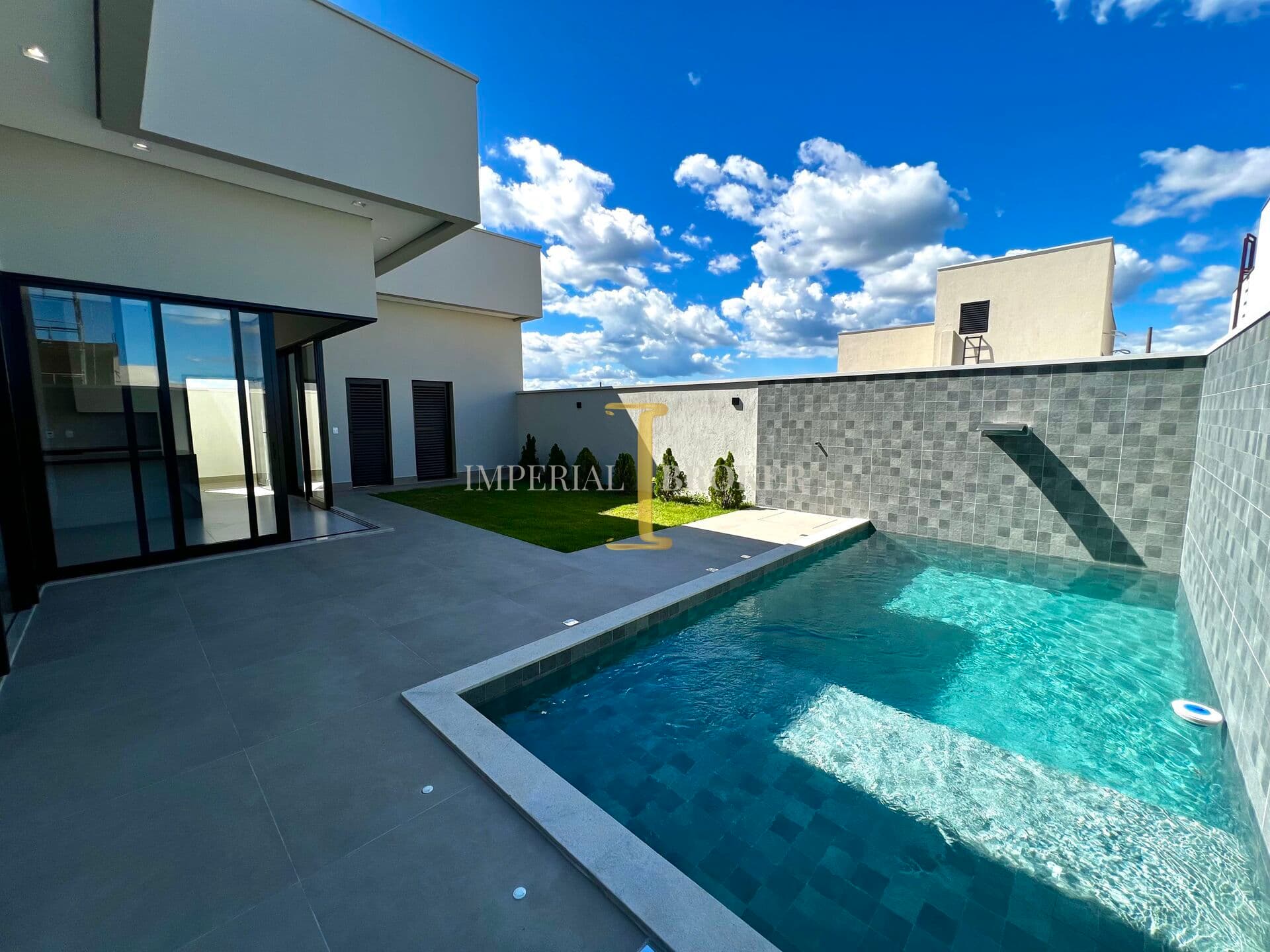 Casa Alto Padrão cond. Pq Lagoa Silvana