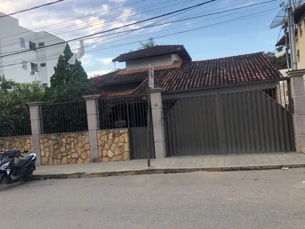 Casa em Manhuaçu - Centro