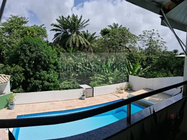 Casa com piscina, área gourmet e muita área verde!