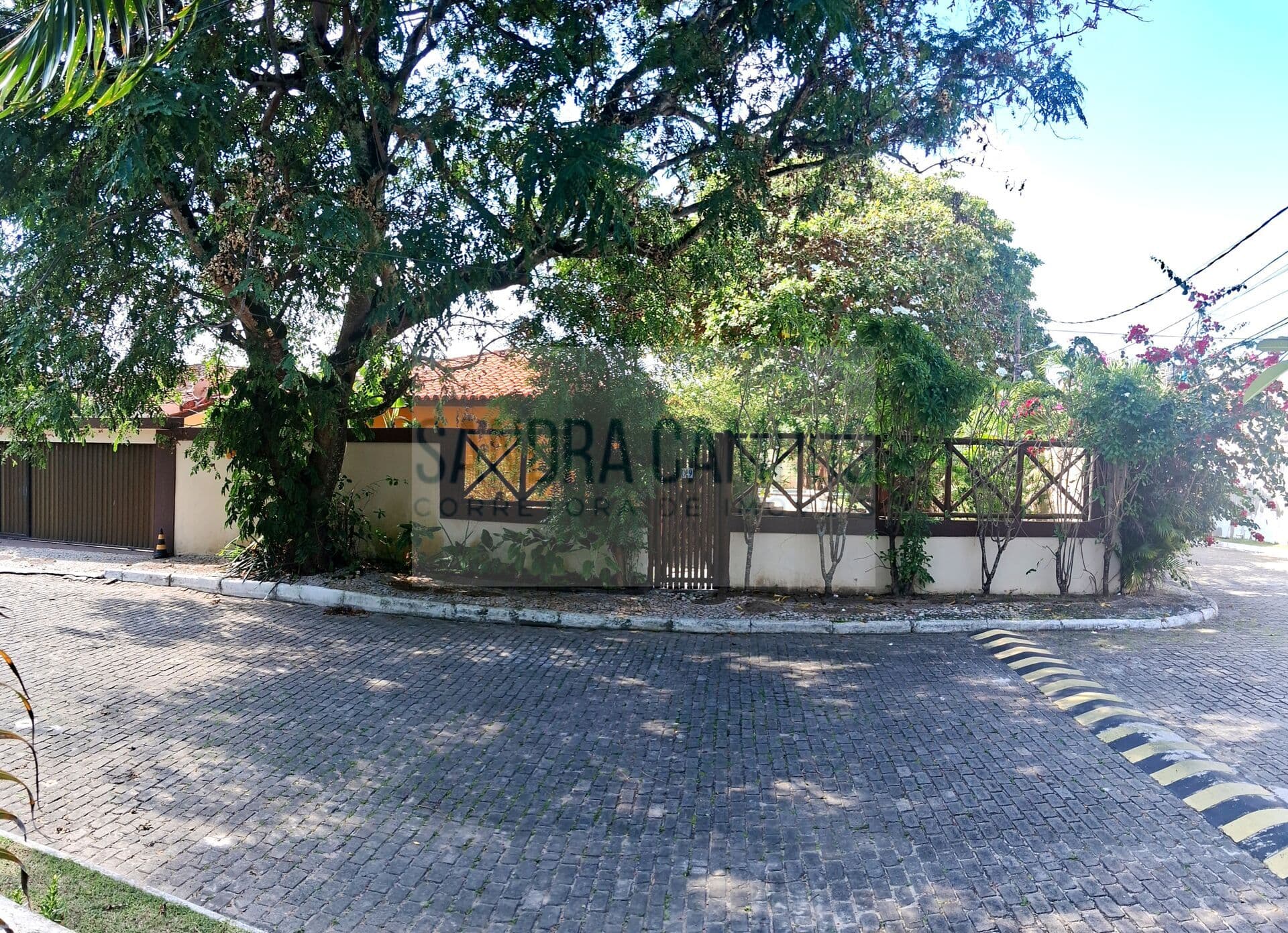 Casa térrea em condomínio na Priscila Dutra!