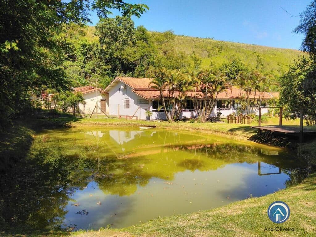 Chácara de 1 alqueire com casa de 350m² na zona norte e piscina
