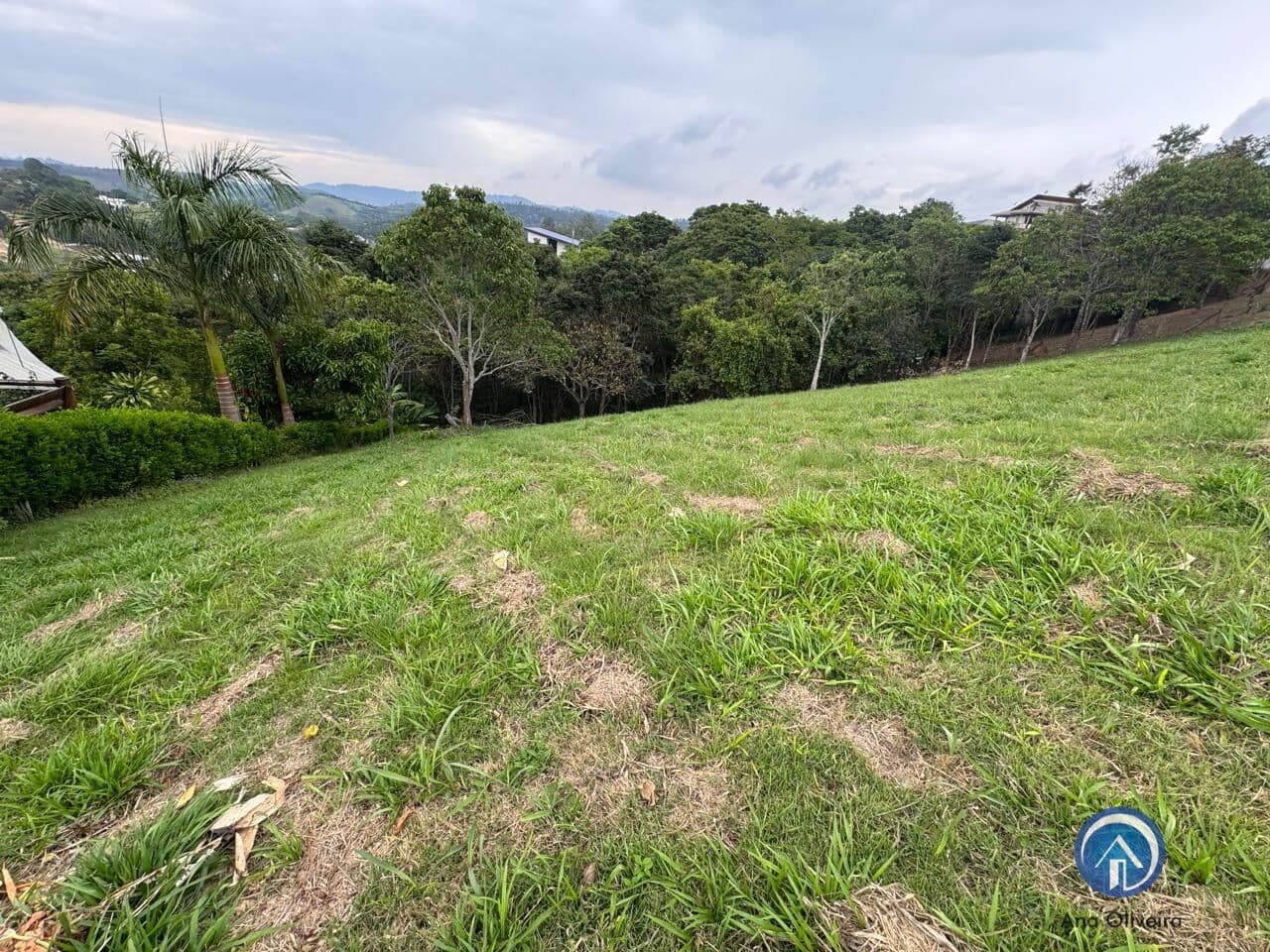 Terreno de 1000m² no condomínio Recanto Santa Barbara em Jambeiro