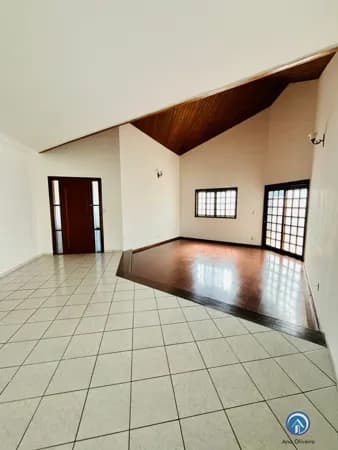 Casa Térrea em condomínio de 250m² com 4 dormitórios no Jardim das Colinas em São José dos Campos