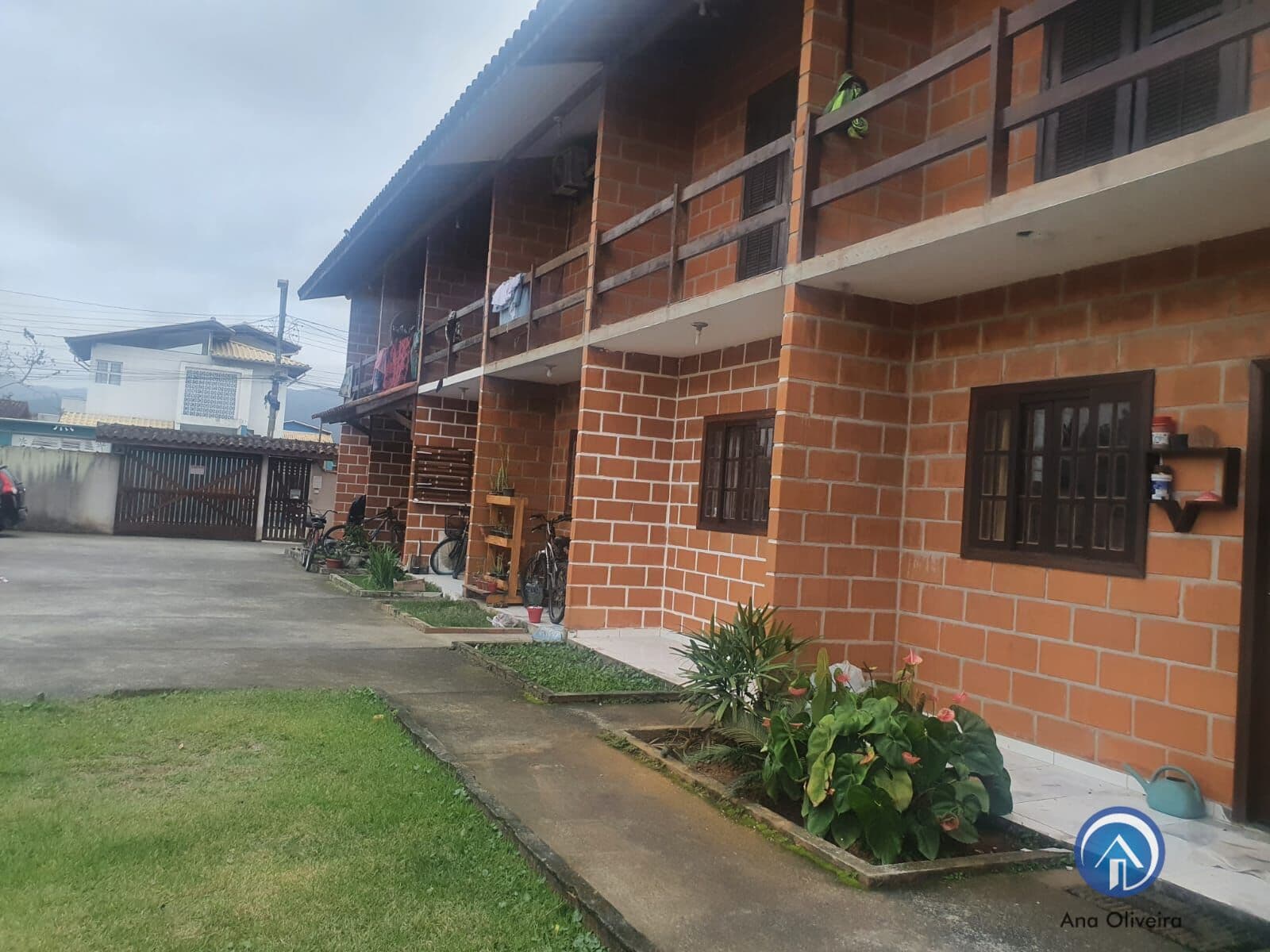 Sobrado de 83m² em condomínio com 2 dormitórios no Pontal Santamarina em Caraguatatuba