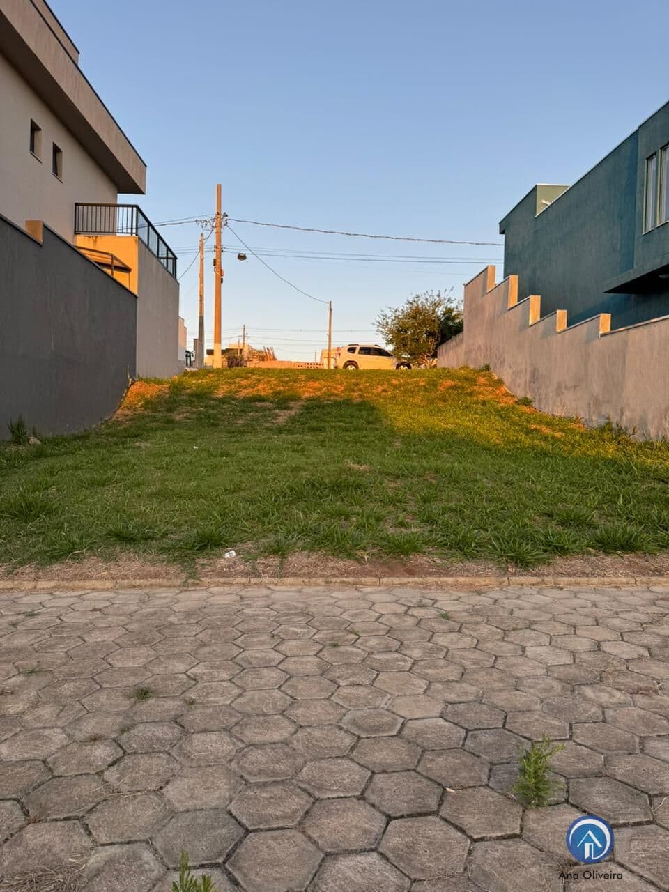 Terreno de 250m² com leve aclive no condomínio Reserva do Vale em Caçapava