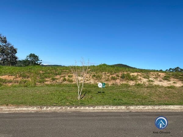 Terreno no condomínio Recanto Santa Barbara de 1000m² em Jambeiro