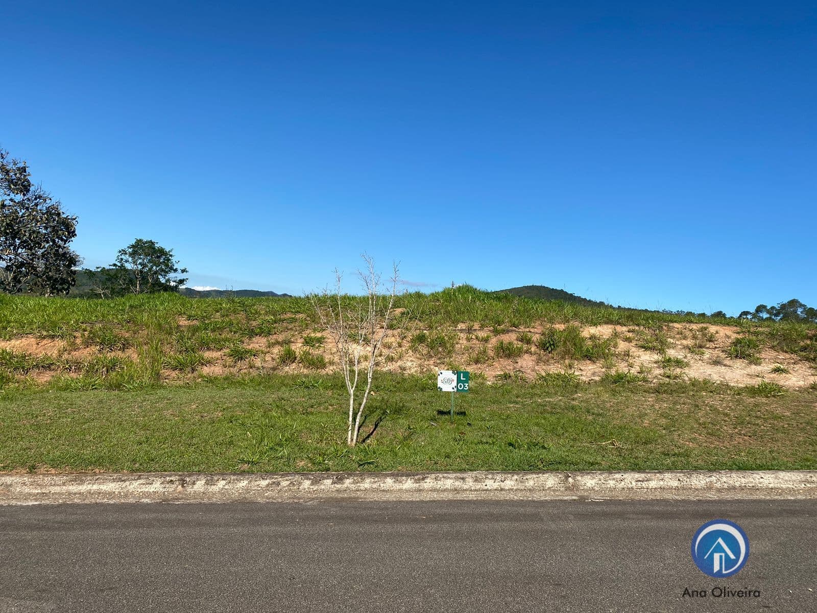 Terreno no condomínio Recanto Santa Barbara de 1000m² em Jambeiro