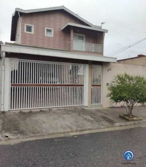 Sobrado de 275m com 4 dormitórios sendo 2 suítes no Vila Branca em Jacareí