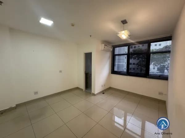 Sala Comercial de 50m² com Ar-condicionado e Recepção no Jardim Aquarius em São José dos Campos